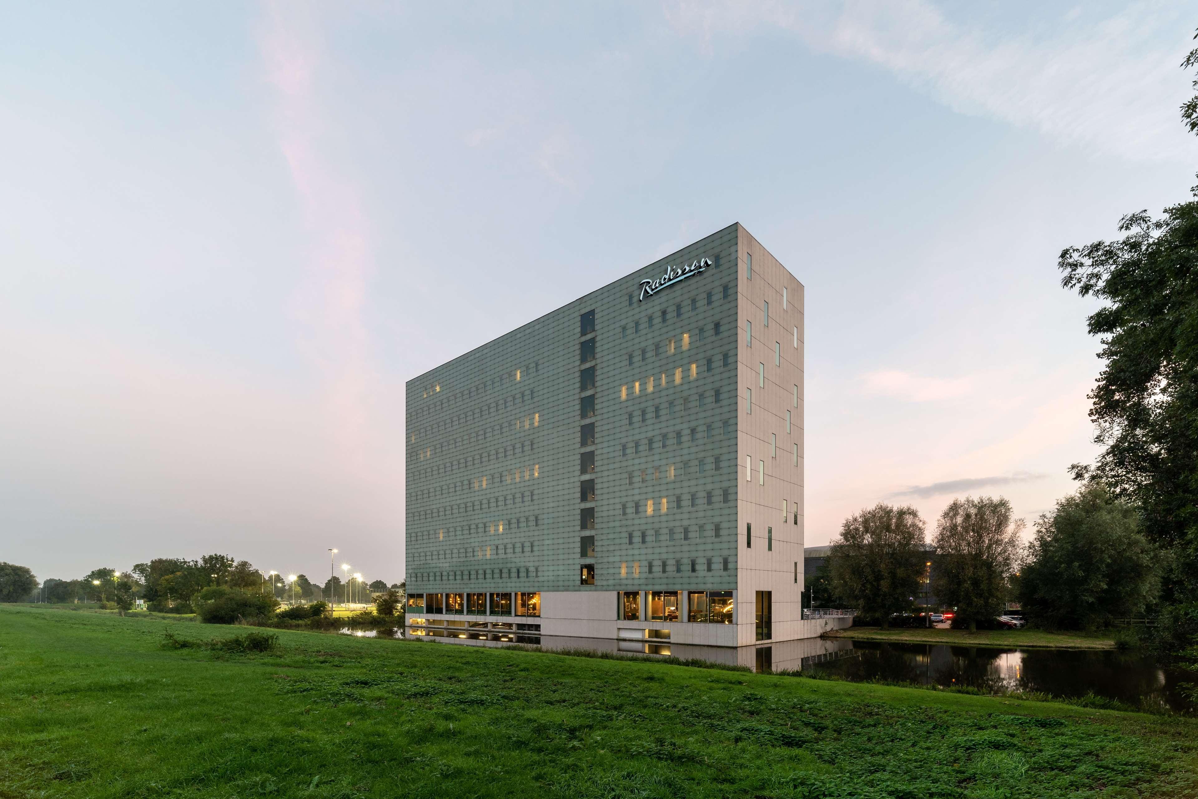 Radisson Hotel And Suites Amsterdam South ภายนอก รูปภาพ